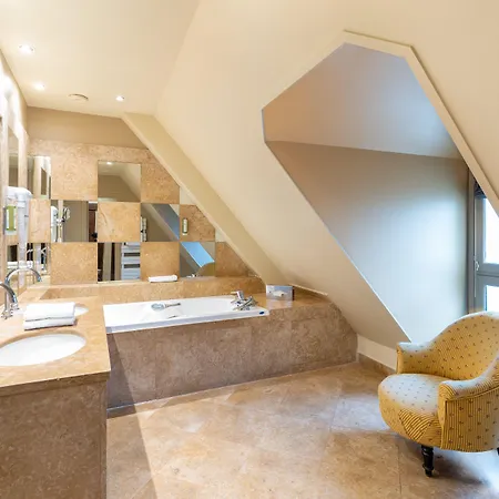 Hotell L'absinthe 3*