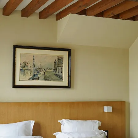 L'absinthe Hotell 3*