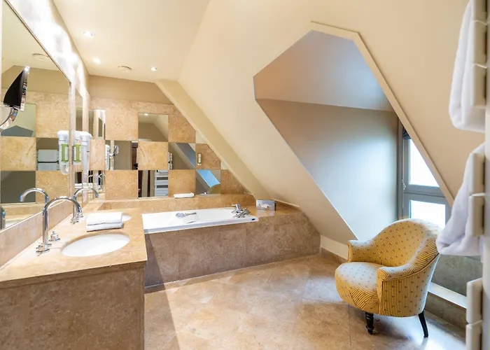 Hotell L'absinthe 3*