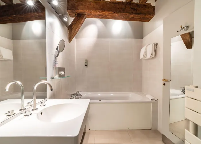 Hotell L'absinthe 3*